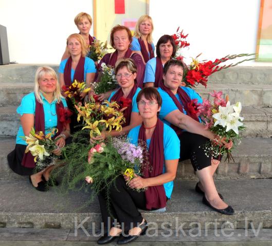 Kur gan vēl, ja ne Lakstīgalu salā